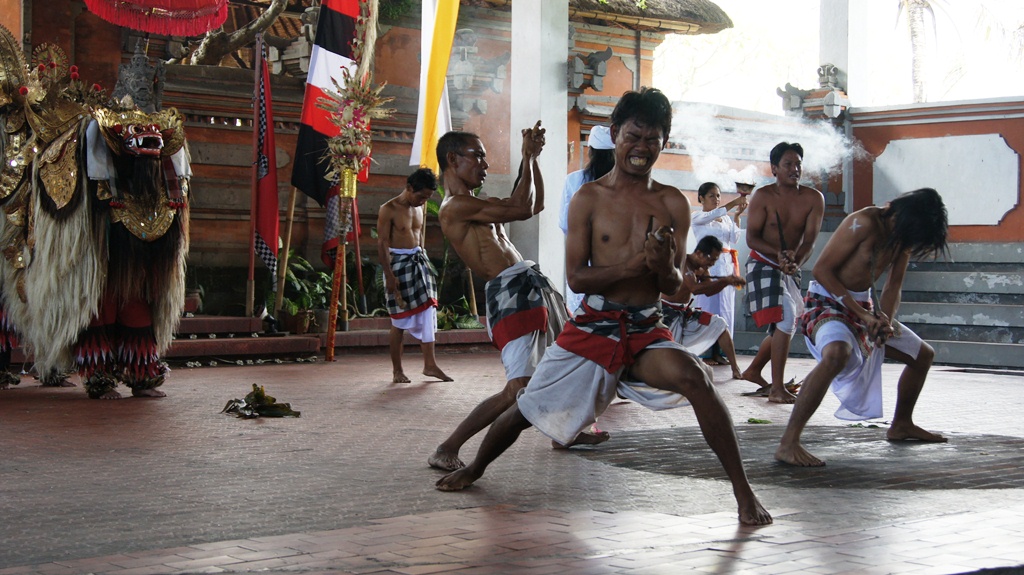 Batubuluan Village & Barong dance